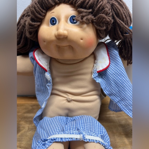 Cabbage Patch Kids Coleco VTG
Girl Brown Hair Blue Eyes
Dimples Birth Cert - Picture 6 of 12